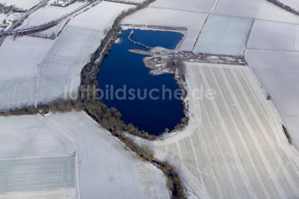 Luftaufnahme Friedland - Winterluftbild Baggersee und Kies- Tagebau in Friedland im Bundesland Niedersachsen, Deutschland
