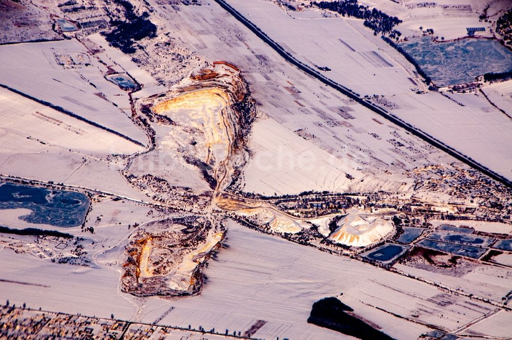 Luftbild Gornoe - Winterluftbild Baggersee und Kies- Tagebau in Gornoe in Rajon Straseni, Moldawien