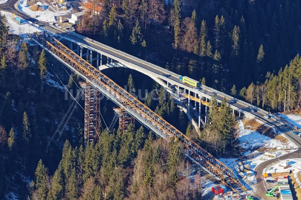 Luftbild Rottenbruch - Winterluftbild Bauarbeiten an der Behelfsbrücke neben der Echelsbacher Brücke zwischen Rottenbuch und Bad Bayersoien im Bundesland Bayern