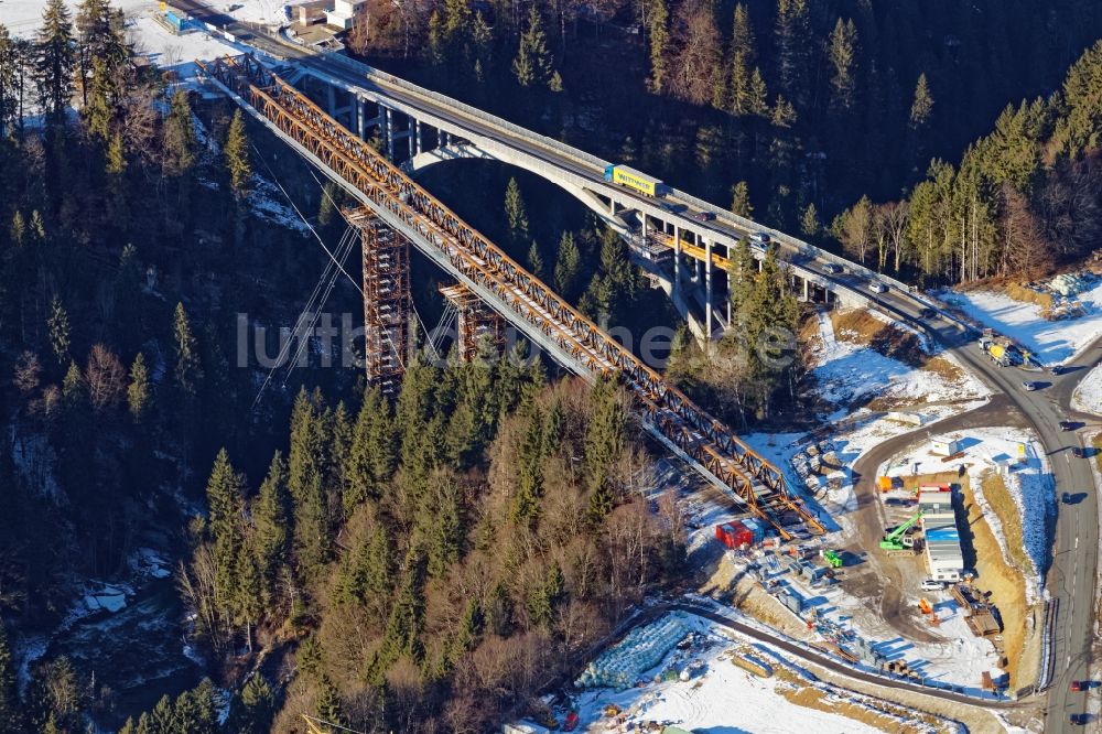 Luftaufnahme Rottenbruch - Winterluftbild Bauarbeiten an der Behelfsbrücke neben der Echelsbacher Brücke zwischen Rottenbuch und Bad Bayersoien im Bundesland Bayern