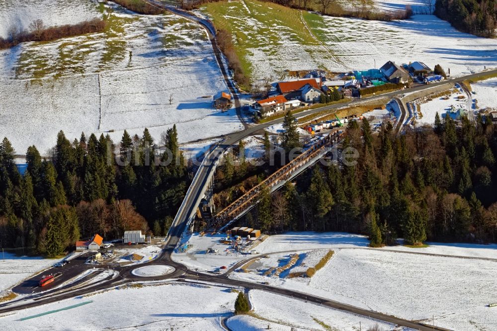 Luftbild Rottenbruch - Winterluftbild Bauarbeiten an der Behelfsbrücke neben der Echelsbacher Brücke zwischen Rottenbuch und Bad Bayersoien im Bundesland Bayern