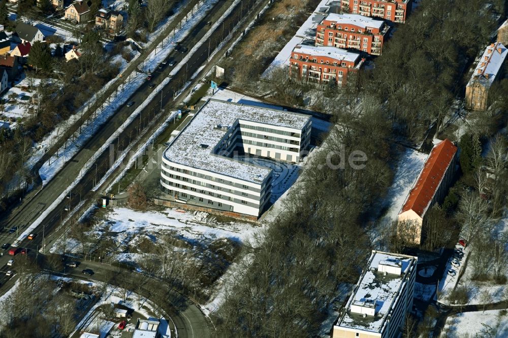 Luftbild Berlin - Winterluftbild Baustelle der Altersheim - Seniorenresidenz im Ortsteil Biesdorf in Berlin, Deutschland
