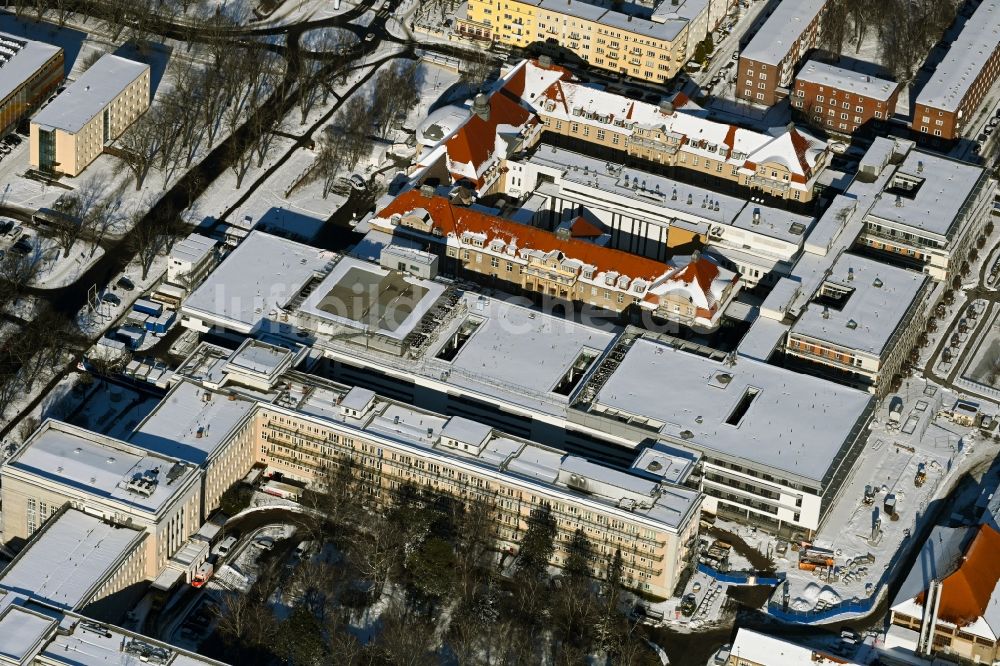 Luftbild Rostock - Winterluftbild Baustelle auf dem Campus Schillingallee im Ortsteil Hansaviertel in Rostock im Bundesland Mecklenburg-Vorpommern
