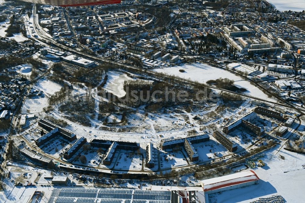 Bernau von oben - Winterluftbild Baustelle Kasernen- Gebäudekomplex Panke-Park - Pankebogen in Bernau im Bundesland Brandenburg, Deutschland