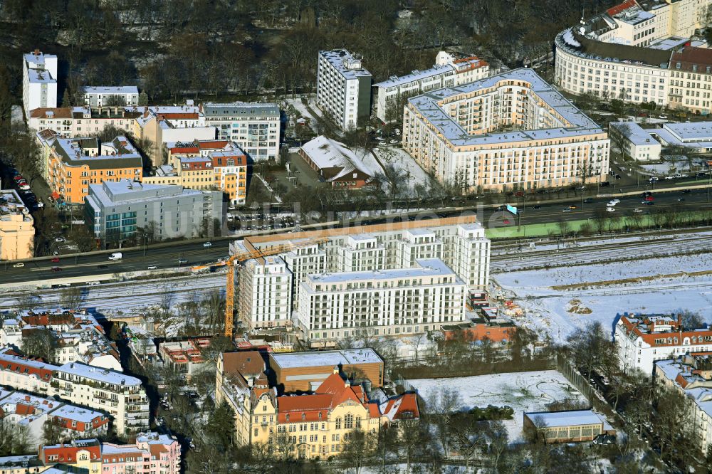 Berlin von oben - Winterluftbild Baustelle Wohnanlage Friedenauer Höhe im Ortsteil Wilmersdorf in Berlin, Deutschland