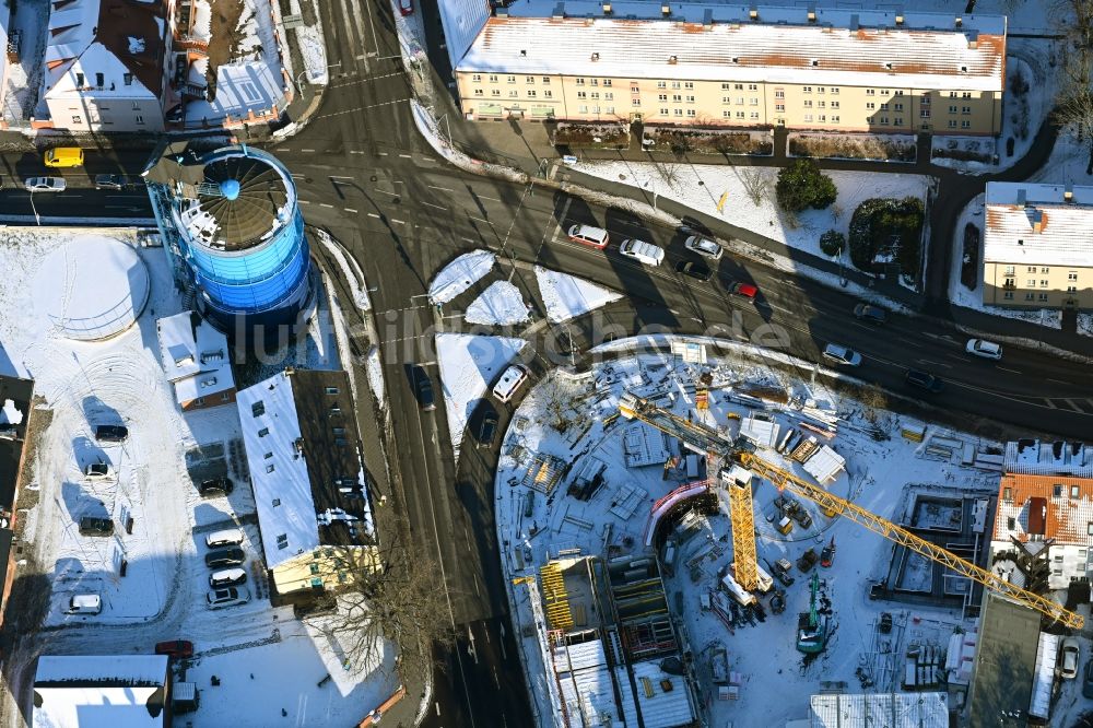 Luftaufnahme Bernau - Winterluftbild Baustelle zum Neubau Bernauer Stadthotel in Bernau im Bundesland Brandenburg, Deutschland