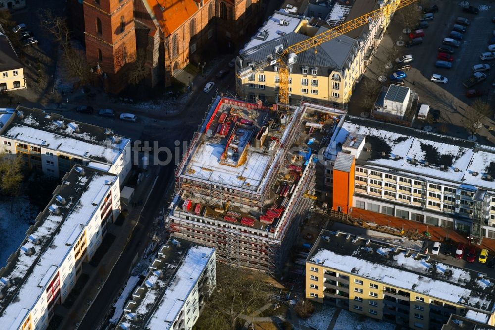 Luftaufnahme Bernau - Winterluftbild Baustelle zum Neubau eines Gebäudes der Stadtverwaltung - Rathaus in Bernau im Bundesland Brandenburg, Deutschland