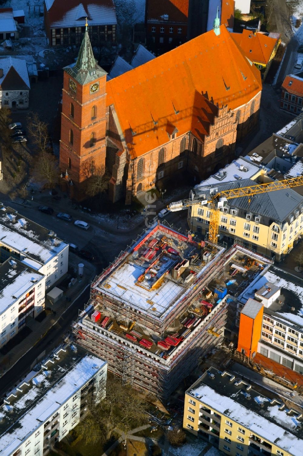 Bernau von oben - Winterluftbild Baustelle zum Neubau eines Gebäudes der Stadtverwaltung - Rathaus in Bernau im Bundesland Brandenburg, Deutschland