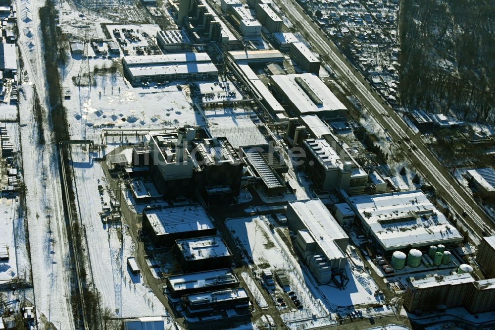 Berlin von oben - Winterluftbild Baustelle zum Neubau des Heizkraftwerkes - Kraft-Wärme-Kopplungsanlage im Ortsteil Marzahn in Berlin, Deutschland