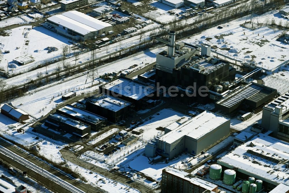 Luftaufnahme Berlin - Winterluftbild Baustelle zum Neubau des Heizkraftwerkes - Kraft-Wärme-Kopplungsanlage im Ortsteil Marzahn in Berlin, Deutschland