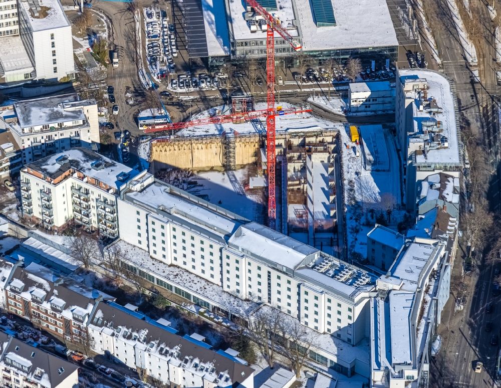 Luftaufnahme Düsseldorf - Winterluftbild Baustelle zum Neubau des Hochhaus- Gebäudekomplexes des UpperNord Tower in Düsseldorf im Bundesland Nordrhein-Westfalen, Deutschland