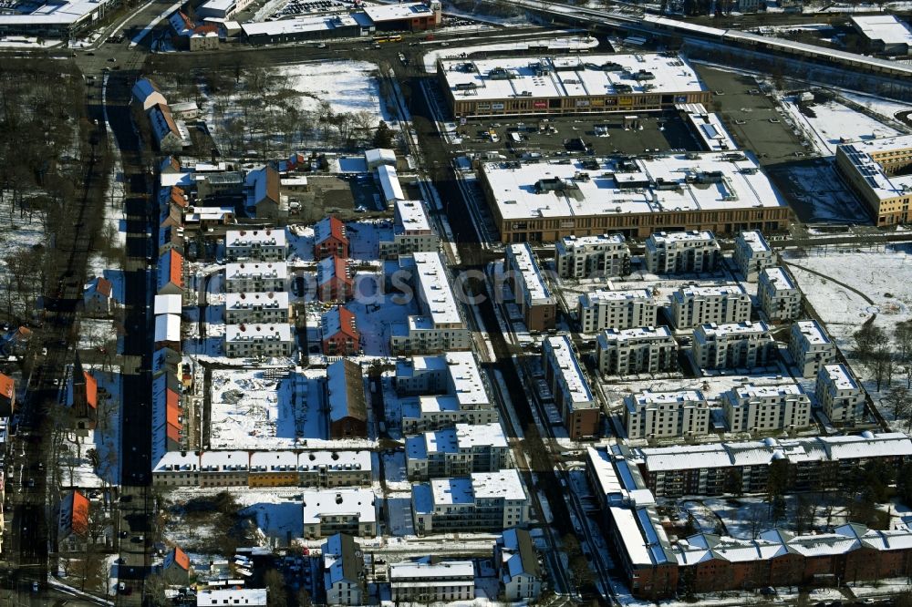 Luftaufnahme Berlin - Winterluftbild Baustelle zum Neubau einer Mehrfamilienhaus-Wohnanlage der Gut Alt-Biesdorf in Berlin, Deutschland