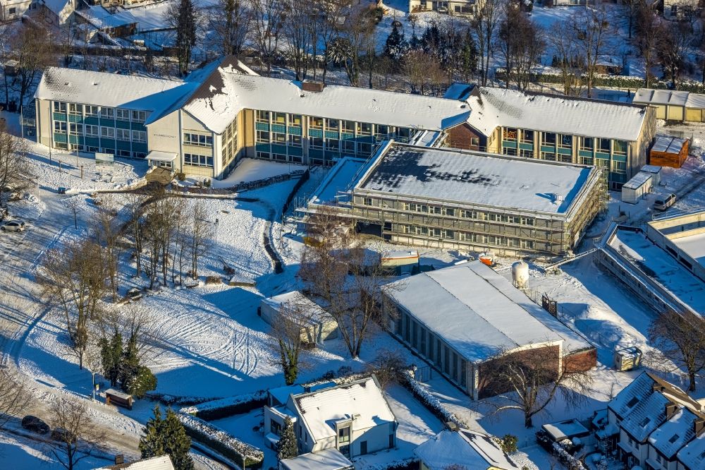 Luftaufnahme Werl - Winterluftbild Baustelle zum Neubau des Schulgebäudes an der Walburgisschule in Werl im Bundesland Nordrhein-Westfalen, Deutschland