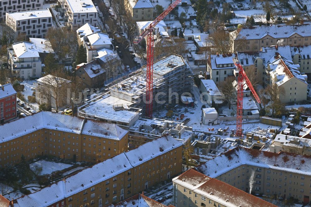 Luftbild Berlin - Winterluftbild Baustelle zum Neubau eines Wohnhauses CÖ Berlin in Berlin, Deutschland