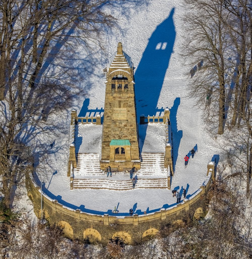 Luftaufnahme Witten - Winterluftbild Bauwerk des Aussichtsturmes Berger - Denkmal in Witten im Bundesland Nordrhein-Westfalen, Deutschland