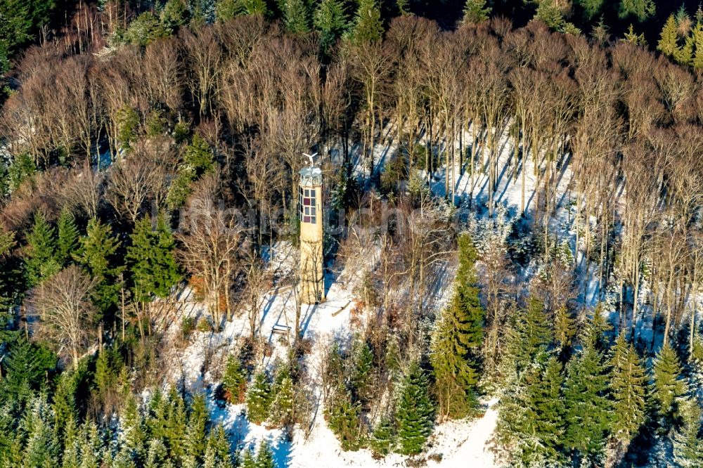 Luftaufnahme Offenburg - Winterluftbild Bauwerk des Aussichtsturmes Brandeckturm in Offenburg im Bundesland Baden-Württemberg, Deutschland