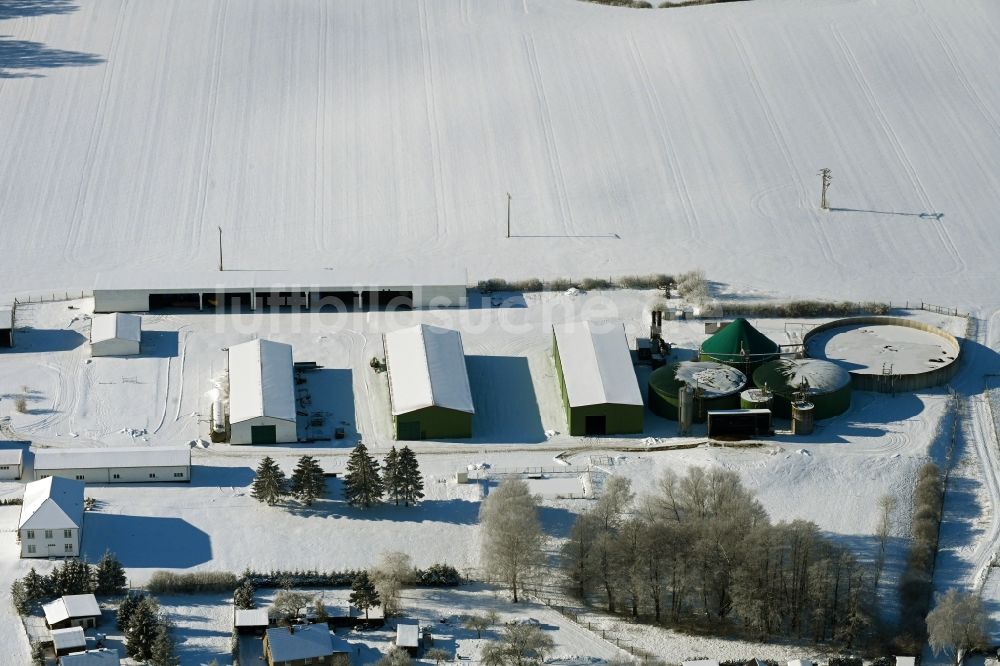 Rehberg von oben - Winterluftbild Biogasspeicher- Behälter im Biogaspark in Rehberg im Bundesland Mecklenburg-Vorpommern, Deutschland