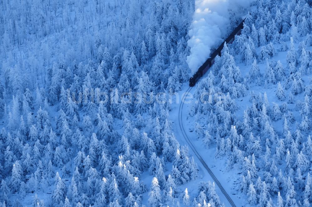 Luftbild Schierke - Winterluftbild Brockenbahn - Harzquerbahn - Harzer Schmalspurbahn am Brocken in Schsen-Anhalt