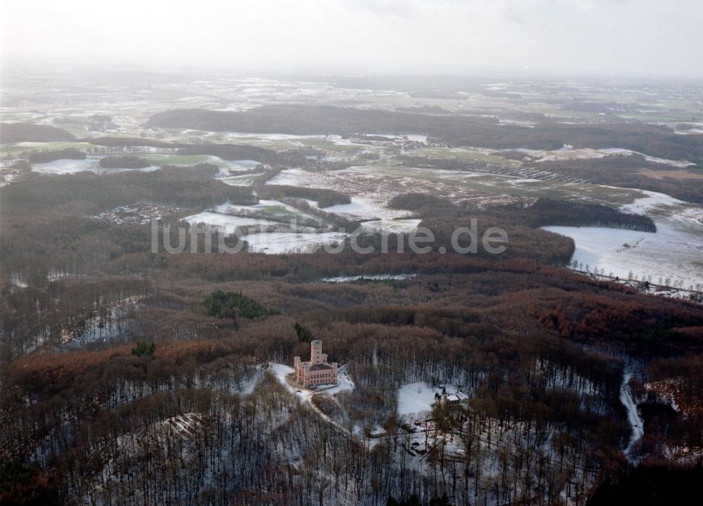 Luftbild Binz - Winterluftbild Burganlage des Schloss Jagdschloss Granitz in Binz im Bundesland Mecklenburg-Vorpommern, Deutschland