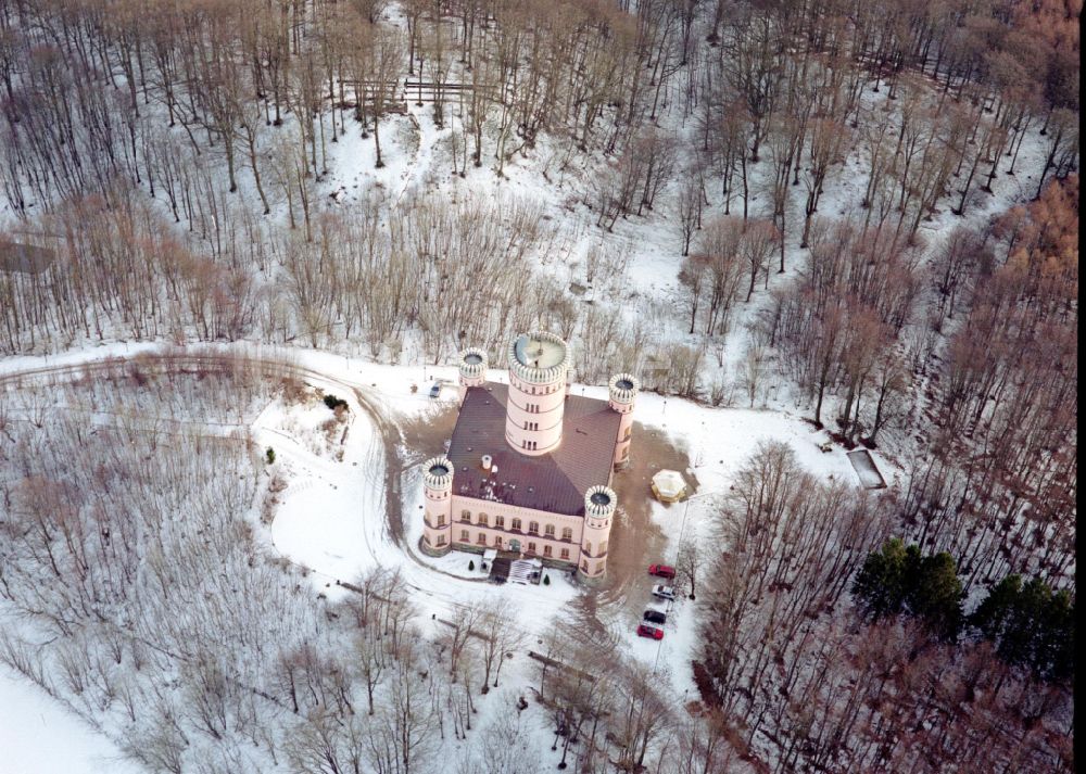 Luftaufnahme Binz - Winterluftbild Burganlage des Schloss Jagdschloss Granitz in Binz im Bundesland Mecklenburg-Vorpommern, Deutschland