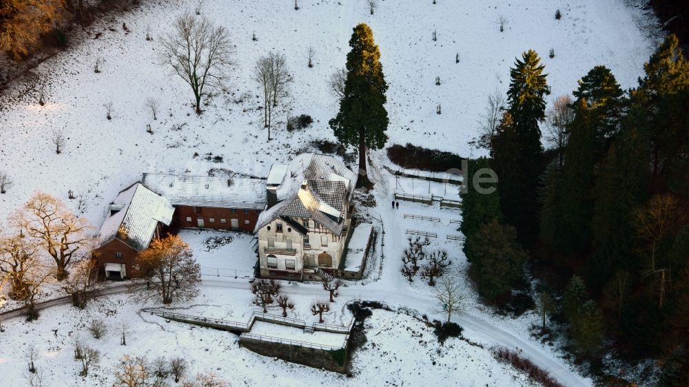 Luftaufnahme Königswinter - Winterluftbild, Denkmalgeschützter Hof in Königswinter im Bundesland Nordrhein-Westfalen, Deutschland