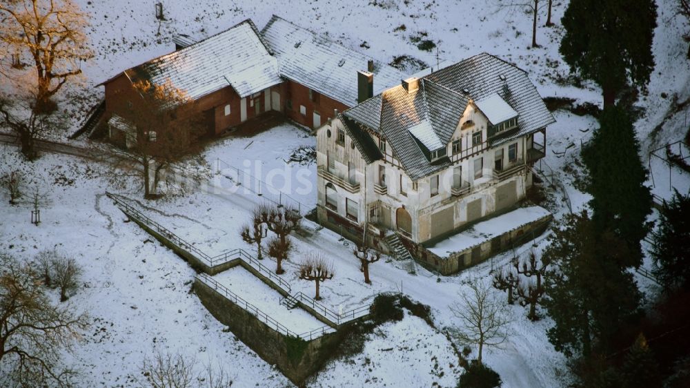 Königswinter von oben - Winterluftbild, Denkmalgeschützter Hof in Königswinter im Bundesland Nordrhein-Westfalen, Deutschland