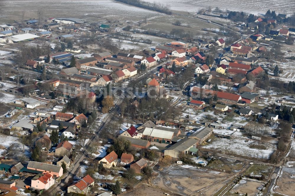 Weesow aus der Vogelperspektive: Winterluftbild Dorf - Ansicht in Weesow im Bundesland Brandenburg