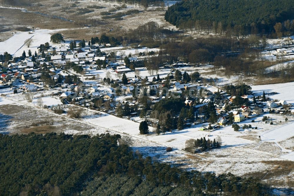 Luftbild Sophienstädt - Winterluftbild Dorfkern am Feldrand in Sophienstädt im Bundesland Brandenburg, Deutschland
