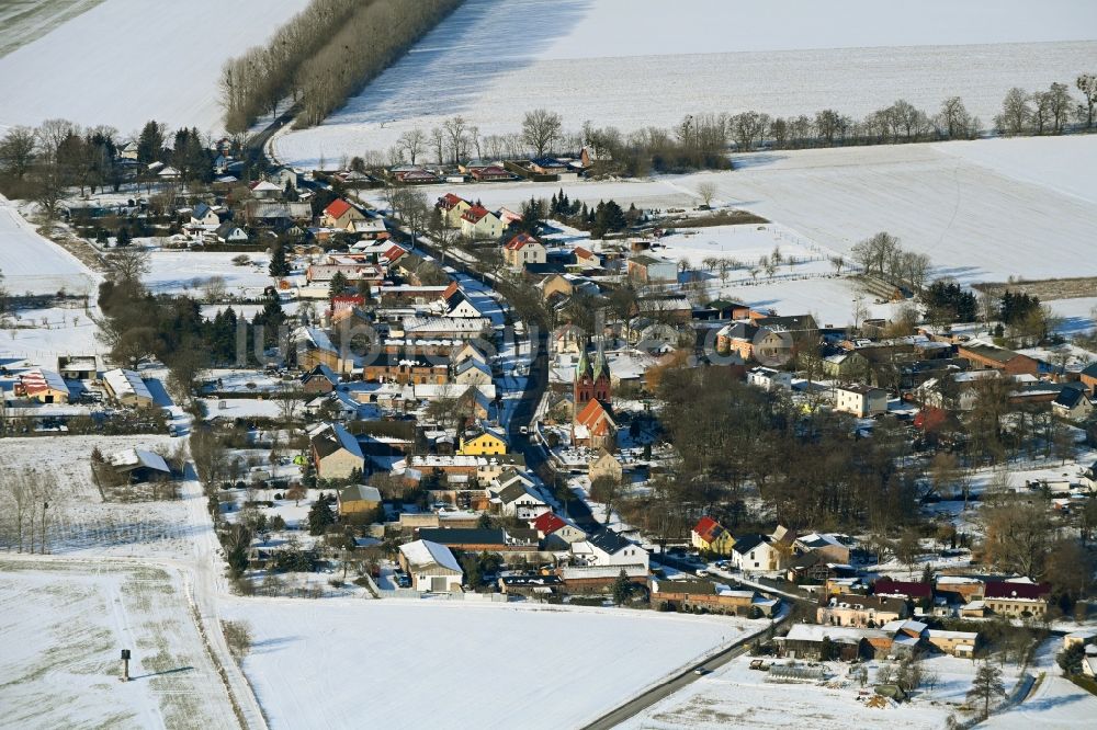 Luftaufnahme Willmersdorf - Winterluftbild Dorfkern am Feldrand in Willmersdorf im Bundesland Brandenburg, Deutschland