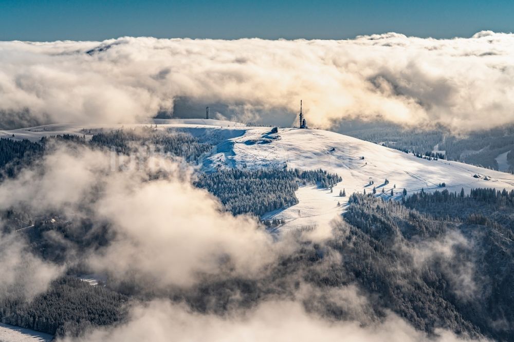 Luftbild Feldberg (Schwarzwald) - Winterluftbild vom Feldberg (Schwarzwald) im Bundesland Baden-Württemberg, Deutschland