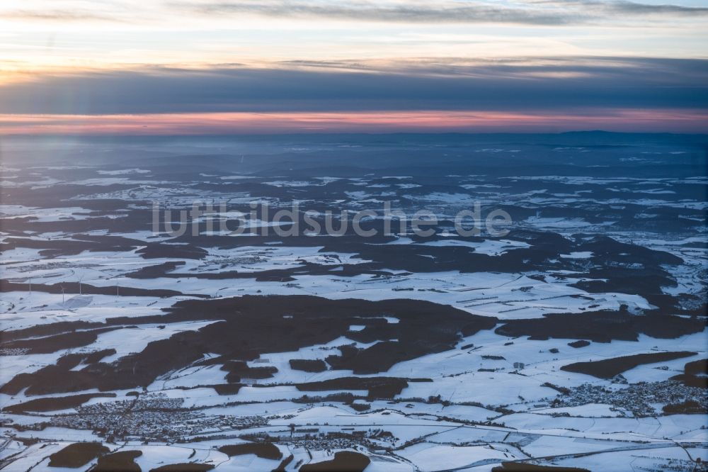 Luftaufnahme Grünsfeld - Winterluftbild Felder und angrenzende Waldgebiete in Grünsfeld im Bundesland Baden-Württemberg, Deutschland