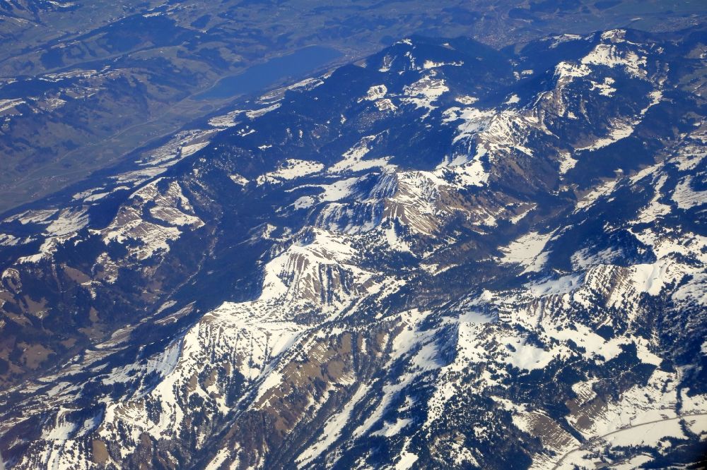 Luftaufnahme Oberstaufen - Winterluftbild Felsen- und Berglandschaft der Bayerischen Alpen in Oberstaufen im Bundesland Bayern, Deutschland