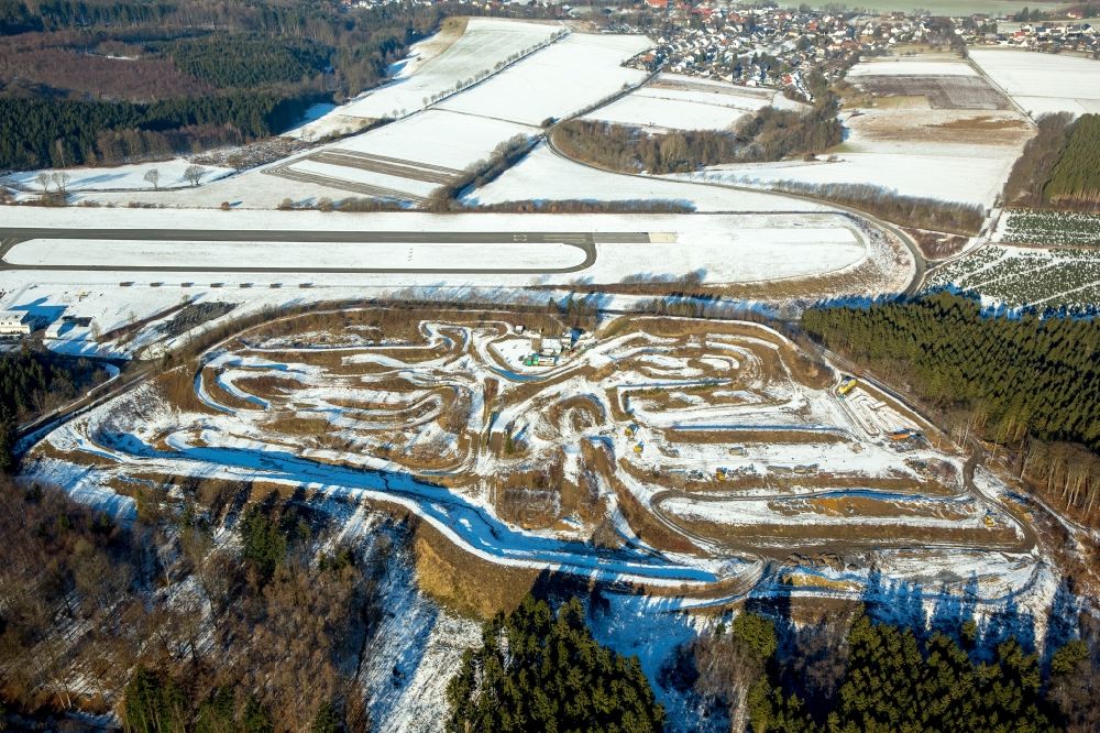 Wickede (Ruhr) aus der Vogelperspektive: Winterluftbild Flugplatz der Flugplatz Arnsberg Menden in Wickede (Ruhr) im Bundesland Nordrhein-Westfalen