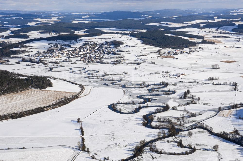 Luftaufnahme Schwarzenfeld - Winterluftbild Fluß - Kurvenverlauf der Schwarzach in Schwarzenfeld im Bundesland Bayern, Deutschland