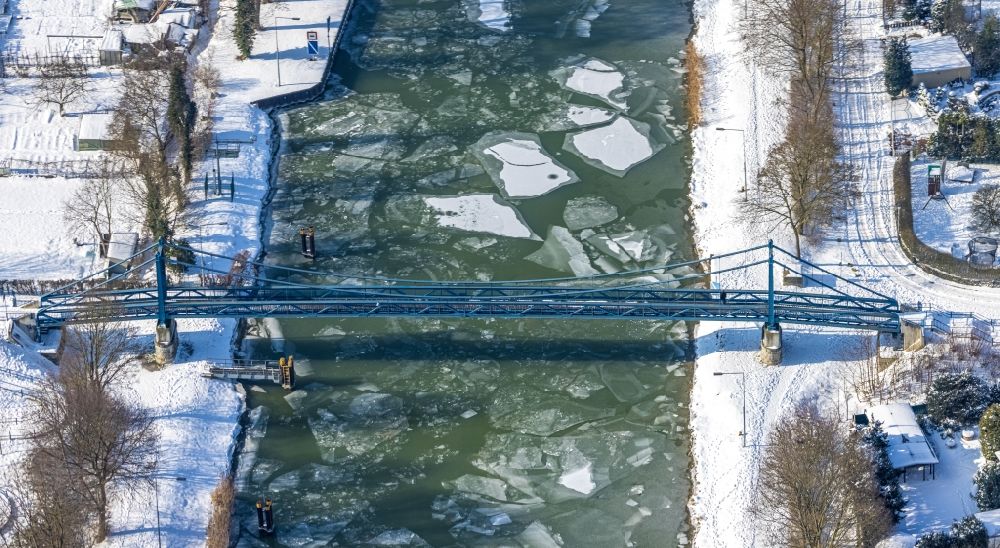 Luftbild Hamm - Winterluftbild Flußbrücke über den Datteln-Hamm-Kanal am Biberweg - Im Fuchswinkel im Ortsteil Heessen in Hamm im Bundesland Nordrhein-Westfalen, Deutschland