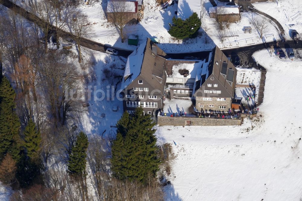 Hessisch Lichtenau von oben - Winterluftbild Freizeitzentrum der Rodelbahn auf dem Hohen Meißner in Hessisch Lichtenau im Bundesland Hessen, Deutschland