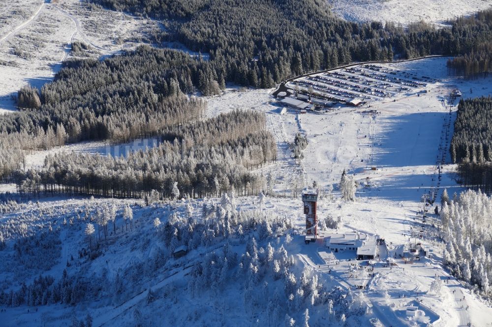 Braunlage von oben - Winterluftbild Freizeitzentrum der Ski- und Rodelbahn Wurmberg im Ortsteil Hohegeiß in Braunlage im Bundesland Niedersachsen