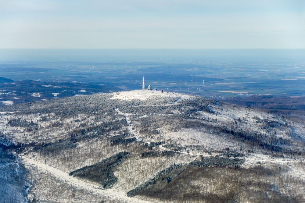 Luftbild Schierke - Winterluftbild Funkturm und Sendeanlage auf der Kuppe des Brocken im Harz in Schierke im Bundesland Sachsen-Anhalt, Deutschland