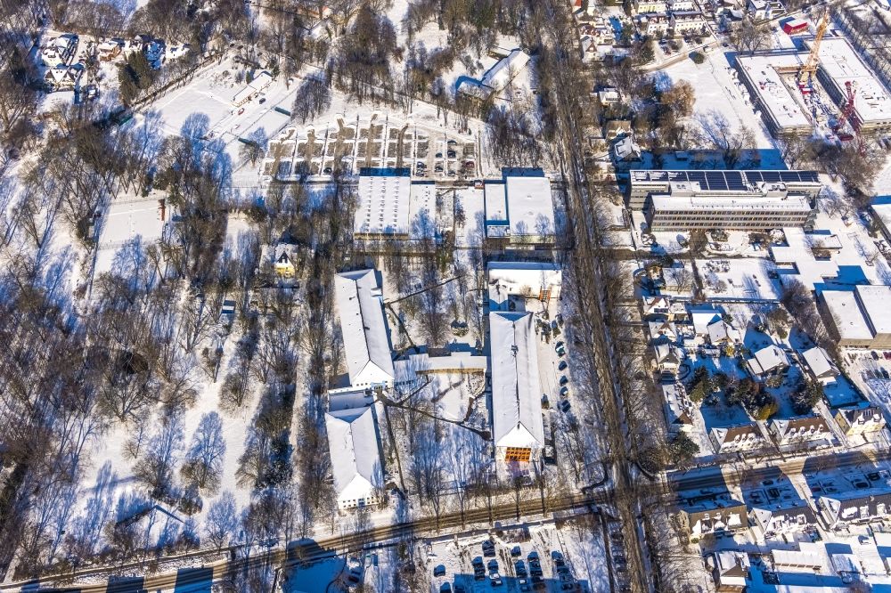 Luftaufnahme Unna - Winterluftbild Gebäudekomplex der Berufsschule Märkisches Berufskolleg in Unna im Bundesland Nordrhein-Westfalen, Deutschland