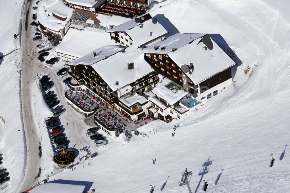 Luftbild Gurgl - Winterluftbild Gebäudekomplex der Hotelanlage Skigebiet Hochgurl-Obergurgl in Gurgl im Ötztal in Tirol, Österreich
