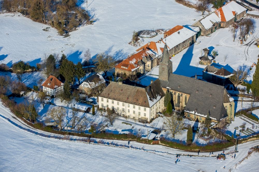 Luftbild Arnsberg - Winterluftbild Gebäudekomplex des Klosters im Ortsteil Holzen in Arnsberg im Bundesland Nordrhein-Westfalen