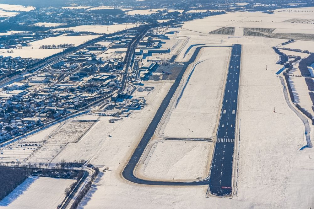 Luftbild Dortmund - Winterluftbild Gelände des Flughafen in Dortmund im Bundesland Nordrhein-Westfalen, Deutschland