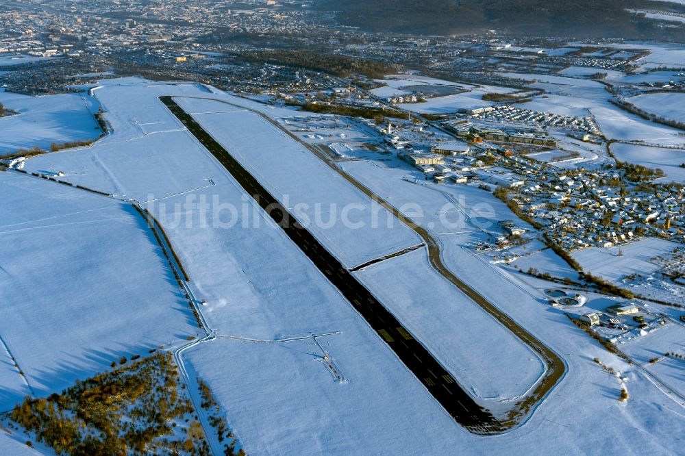 Luftaufnahme Erfurt - Winterluftbild Gelände des Flughafen in Erfurt im Bundesland Thüringen, Deutschland