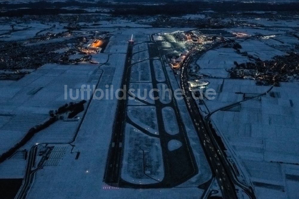 Luftbild Stuttgart - Winterluftbild Gelände des Flughafen in Stuttgart im Bundesland Baden-Württemberg, Deutschland