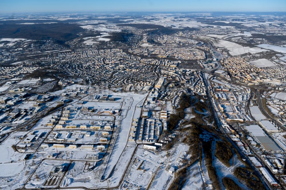 Würzburg von oben - Winterluftbild Gesamtübersicht und Stadtgebiet mit Außenbezirken und Innenstadtbereich in Würzburg im Bundesland Bayern, Deutschland
