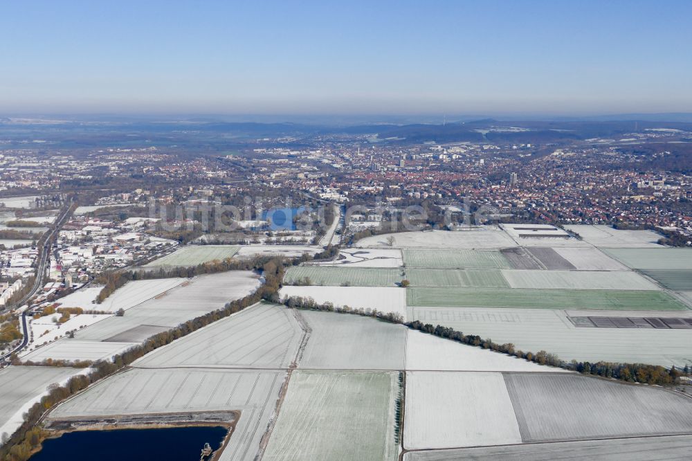 Göttingen aus der Vogelperspektive: Winterluftbild Gesamtübersicht des Stadtgebietes in Göttingen im Bundesland Niedersachsen, Deutschland