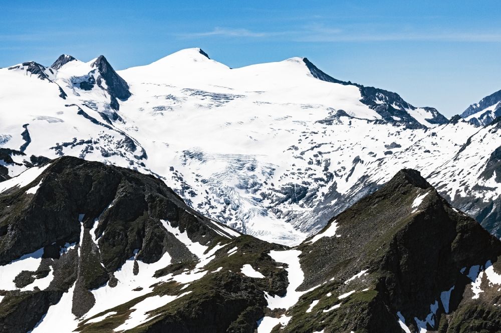 Mittersil aus der Vogelperspektive: Winterluftbild Gipfel der Alpen in der Felsen- und Berglandschaft in Mittersil in Tirol, Österreich