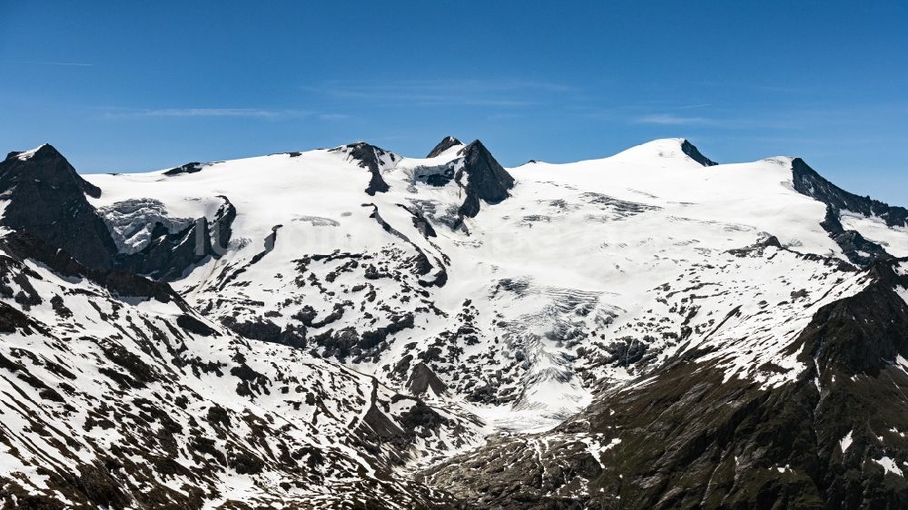Mittersill von oben - Winterluftbild Gipfel der Alpen in der Felsen- und Berglandschaft in Mittersill in Salzburg, Österreich