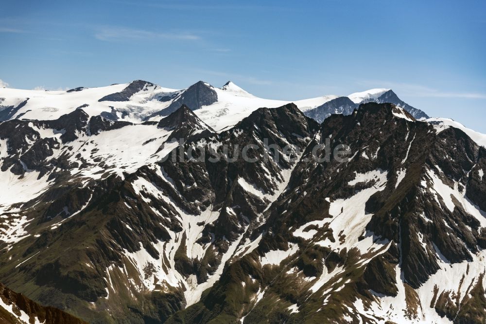 Luftbild Mittersill - Winterluftbild Gipfel der Alpen in der Felsen- und Berglandschaft in Mittersill in Salzburg, Österreich