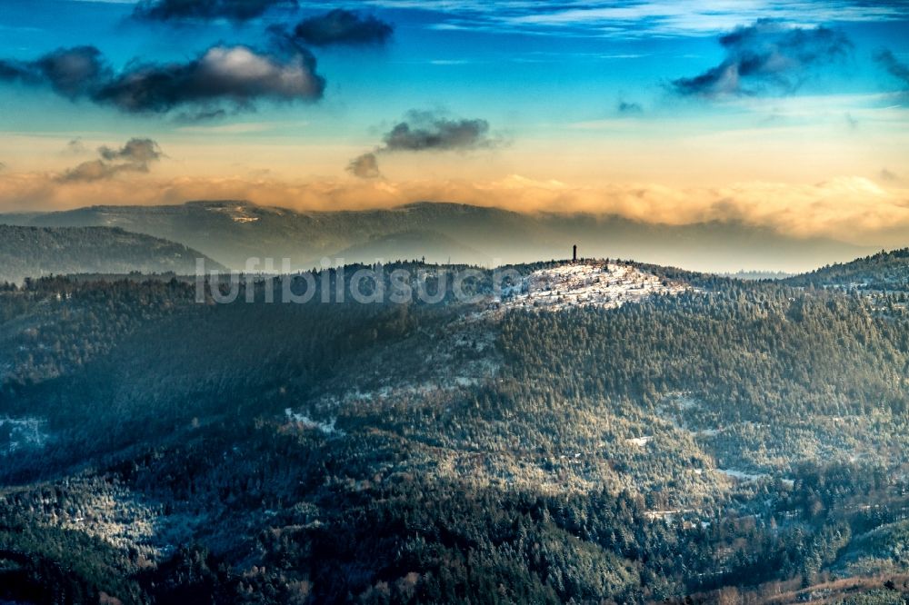 Luftbild Gengenbach - Winterluftbild Gipfel Mooskopf in der Felsen- und Berglandschaft in Gengenbach im Bundesland Baden-Württemberg, Deutschland